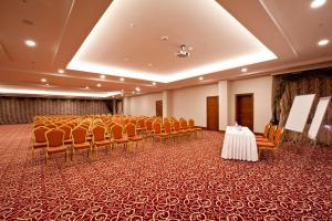 an empty room with chairs and a table in it at Happy Inn Gebze Hotel in Kocaeli