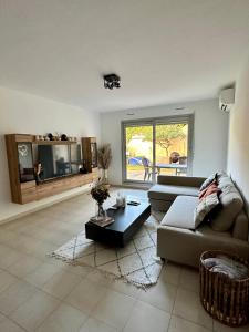 Zdjęcie z galerii obiektu Appartements avec jardin w Nicei