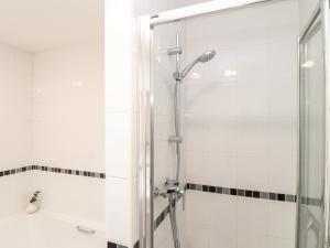 Koupelna v ubytování Gweal + 24 fotografií