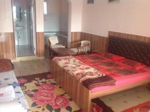 A bed or beds in a room at Hotel Ekant Lodge