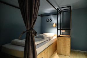 Llit o llits en una habitació de Khada Hostel