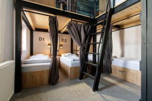 Uma cama ou camas num quarto em Khada Hostel