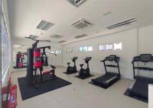 The fitness centre and/or fitness facilities at Khayla’s Residence