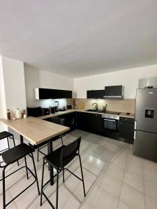 Zdjęcie z galerii obiektu Appartements avec jardin w Nicei