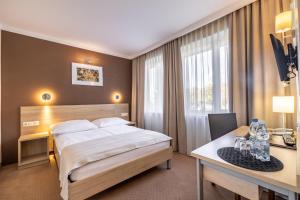 Postel nebo postele na pokoji v ubytování Hotel Leśny