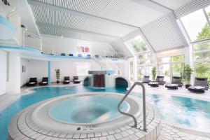 Bazén v ubytování Hotel Der Achtermann nebo v jeho okolí