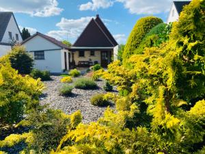 a garden with yellow flowers in front of a house at Ferienhaus mit Charme DEL in Delmenhorst