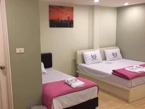 Postel nebo postele na pokoji v ubytování Miracle Gallery Hotel