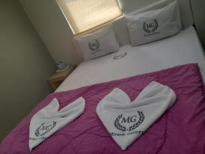 Postel nebo postele na pokoji v ubytování Miracle Gallery Hotel