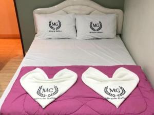 Postel nebo postele na pokoji v ubytování Miracle Gallery Hotel