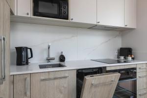 Kuchyň nebo kuchyňský kout v ubytování Lighthouse Luxury Penthouse - Jantar Apartamenty