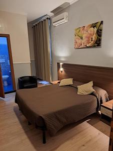 Postel nebo postele na pokoji v ubytování Hotel Leone