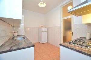 Kuchyňa alebo kuchynka v ubytovaní Apartments Romina