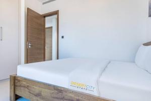 Postel nebo postele na pokoji v ubytování One Bed Room with Creek Views, Hosted by Desert City Stays + 20 fotografií