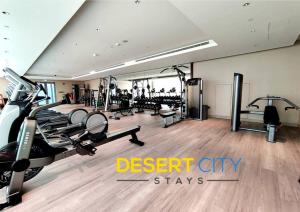 Fitness centrum a/nebo fitness zařízení v ubytování One Bed Room with Creek Views, Hosted by Desert City Stays