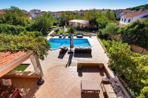 Der Swimmingpool an oder in der Nähe von Villa Beauty Luxury Vodice