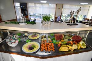 a buffet with many different types of fruits and vegetables at Like U Hotel Brasília in Brasília