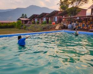 Bazén v ubytování Mysticstays Resort nebo v jeho okolí