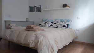 a bedroom with a bed with towels on it at Casetta del cuore intero appartamento con camino in Sadali