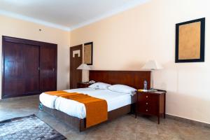 A bed or beds in a room at Swiss Inn Plaza Hotel
