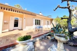 Zdjęcie z galerii obiektu Villa DAMALIX front de mer 5 pax Plage w miejscowości Saint-Raphaël