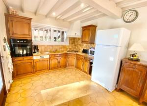 Zdjęcie z galerii obiektu Villa DAMALIX front de mer 5 pax Plage w miejscowości Saint-Raphaël