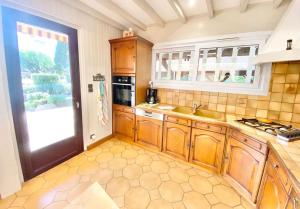 Zdjęcie z galerii obiektu Villa DAMALIX front de mer 5 pax Plage w miejscowości Saint-Raphaël