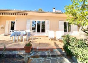Zdjęcie z galerii obiektu Villa DAMALIX front de mer 5 pax Plage w miejscowości Saint-Raphaël