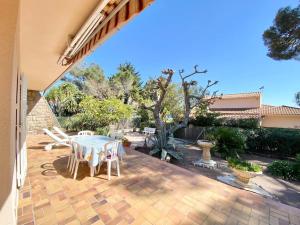 Zdjęcie z galerii obiektu Villa DAMALIX front de mer 5 pax Plage w miejscowości Saint-Raphaël