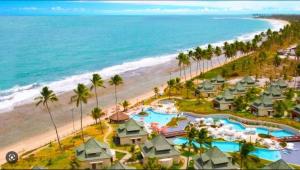 an aerial view of a resort near the beach at Beach Class Slin Muro Alto in Porto De Galinhas