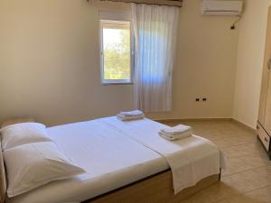 Giường trong phòng chung tại OniRana Apartments