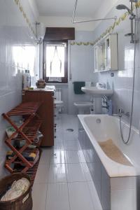 A bathroom at Passiflora House - Basilicata