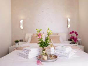 a bedroom with a bed with towels and bottles of champagne at Apartament & Spa 5 Mórz in Sianozety +50 photos