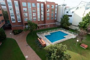 Basen w obiekcie Vivienda con zona de trabajo, piscina y parking lub w pobliżu
