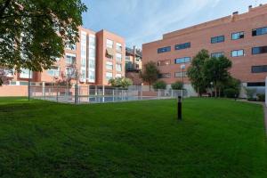 Ogród w obiekcie Vivienda con zona de trabajo, piscina y parking