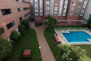 Basen w obiekcie Vivienda con zona de trabajo, piscina y parking lub w pobliżu