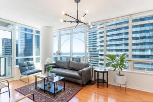 Et opholdsområde på Beautiful Modern Toronto Luxurious Scotiabank Arena