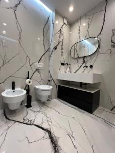 Tirana LUX Apartments tesisinde bir banyo