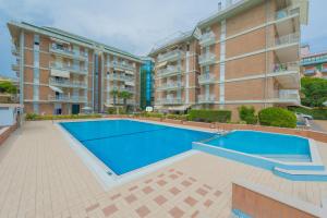 a swimming pool in front of a building at Residence Puerto Del Sol Immobiliare Pacella in Lido di Jesolo
