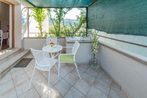 Balkón nebo terasa v ubytování Apartmani Bugenvilija