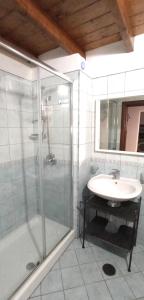 A bathroom at Palazzo Saraceno apartments-Antico Rifugio Még 13 kép