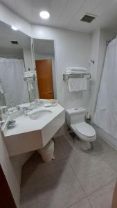 Koupelna v ubytování Hotel Diego de Almagro Castro