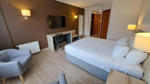 TV a/nebo společenská místnost v ubytování Hotel Diego de Almagro Castro
