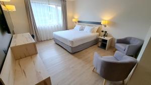 Postel nebo postele na pokoji v ubytování Hotel Diego de Almagro Castro