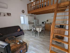 Kuchyň nebo kuchyňský kout v ubytování Le gîte de Marie