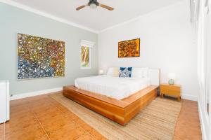 Voodi või voodid majutusasutuse Blue Roatan Resort toas