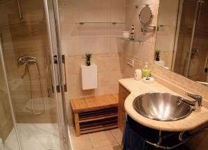 a bathroom with a sink and a shower at Apartamento “Las Calmas” en Huesca in Huesca