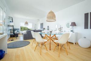 a kitchen and living room with a table and chairs at V022 - VILLA ELS OLIVARS in Pau
