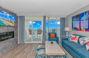 Posezení v ubytování Stunning LED Fireplaces! Newly Renovated Oceanfront Condo with Incredible Views! Carolinian 931