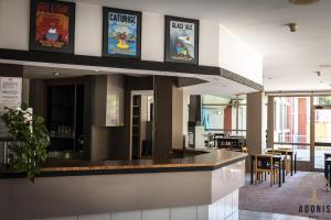 a bar in a restaurant with tables and chairs at Adonis Gapotel in Gap